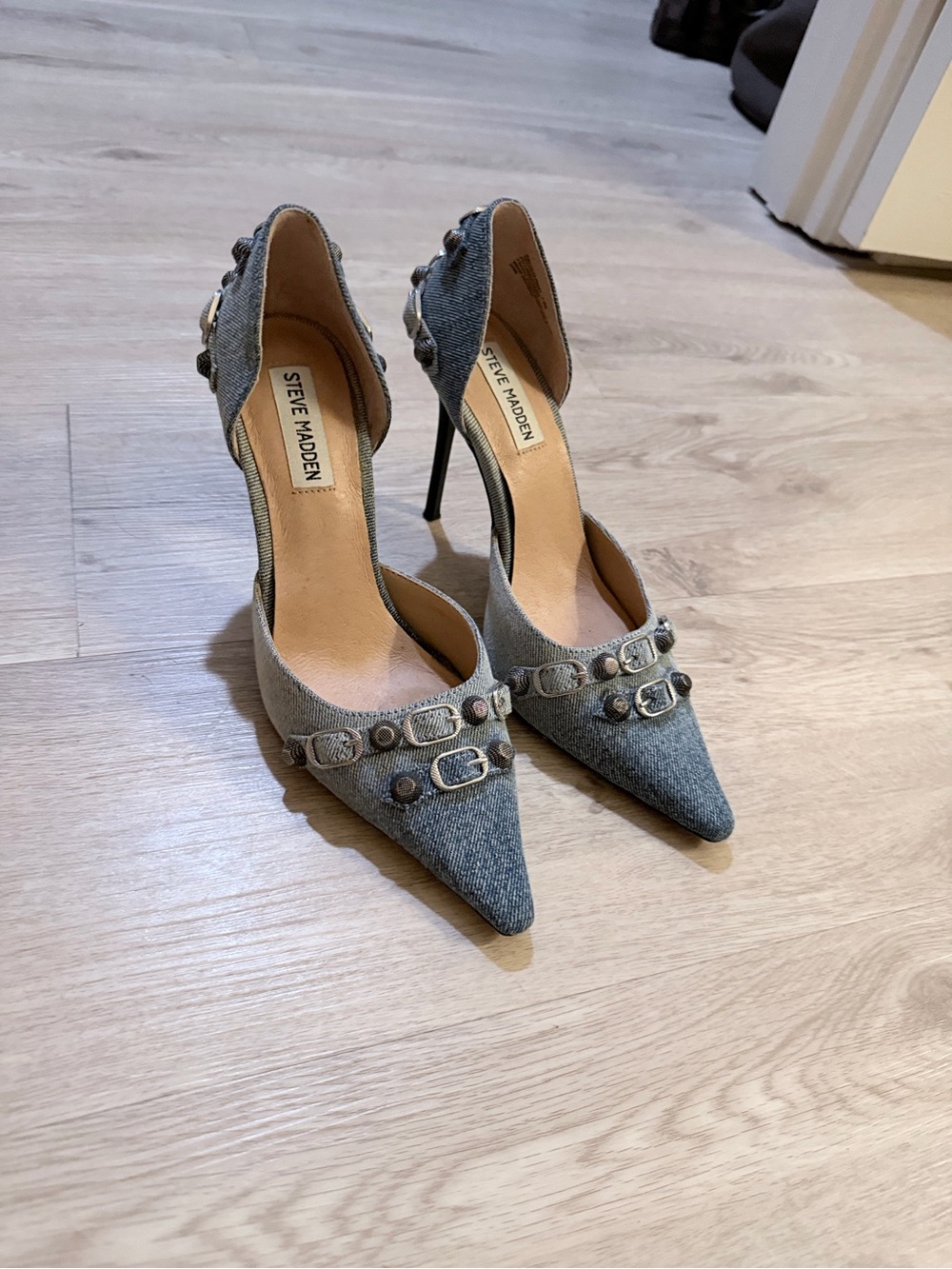 Steve Madden Denim Gray Pointed Toe Studded D'Orsay Pumps